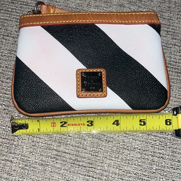 Dooney & Bourke White and Black Wristlet - Picture 6 of 7